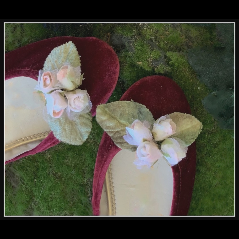 ROSEBUD POSY  Velvet Shoe clips